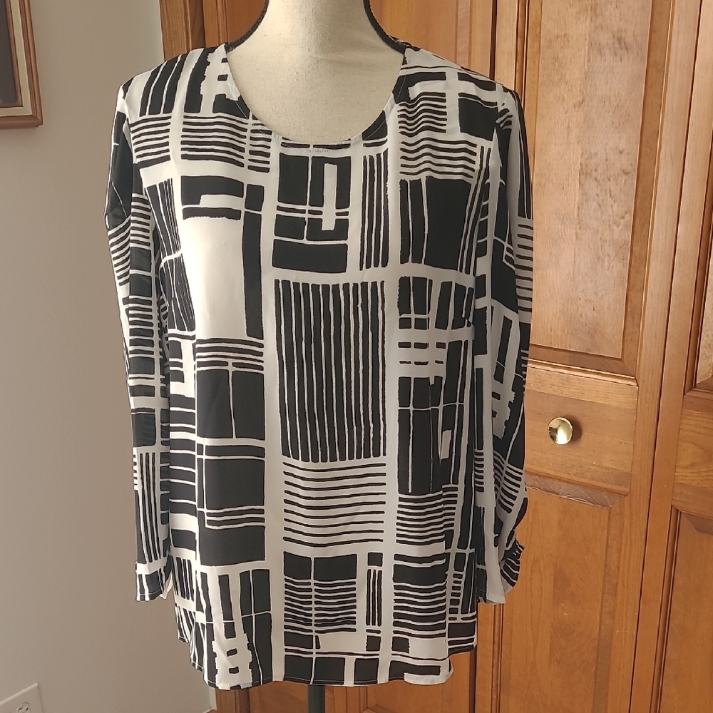 DKNY Black and White Geometric Blouse